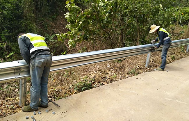 西安高速公路护栏的定期维护与保养